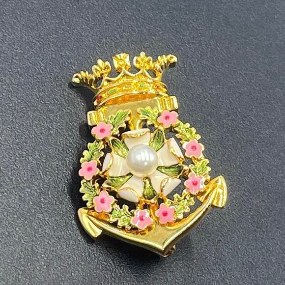 Joan Rivers Vintage Signed Queen Mary Gold Tone White Enamel Rose Crown Brooch - Picture 1 of 9